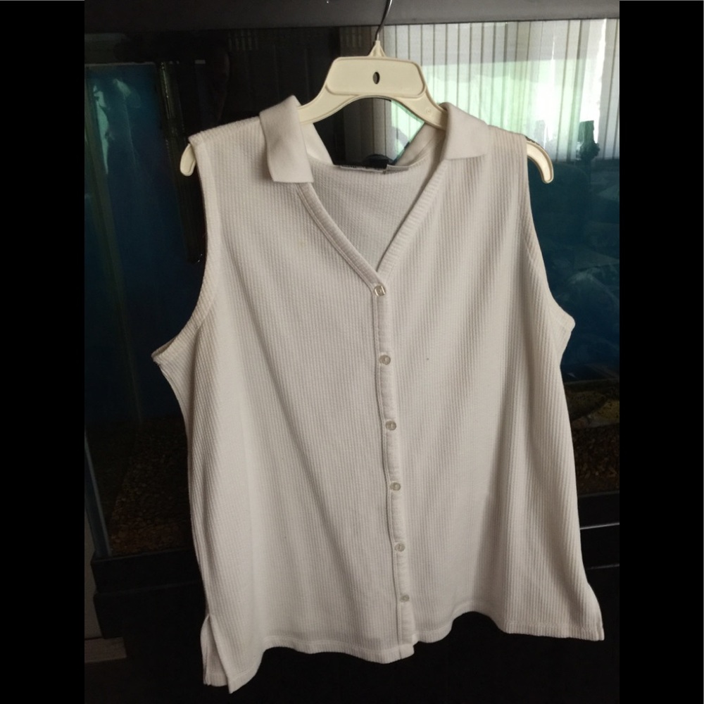 Sleeveless button down top